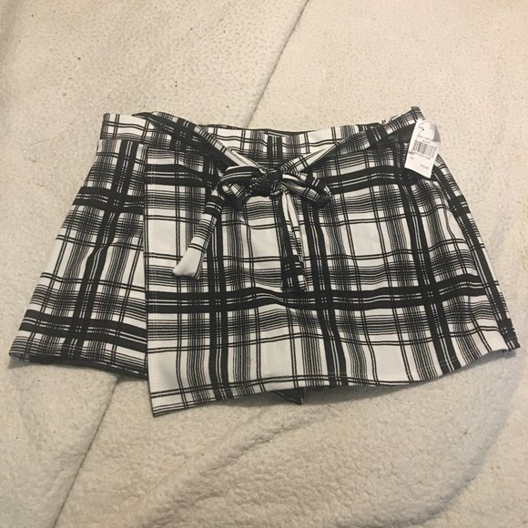RAINBOW BLACK/WHITE SKORT SIZE XL - Picture 1 of 7